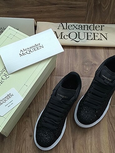 40 Beden ALEXANDER MCQUEEN SİYAH SİMLİ KADIN