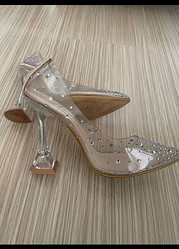 Zara Taşlı şeffaf topuklu ayakkabı