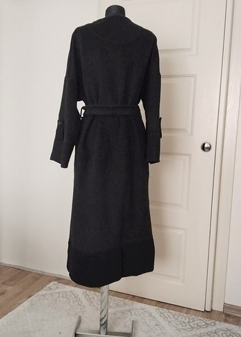 Uzun Siyah Kemerli Kadın Kaban - Görsel 3