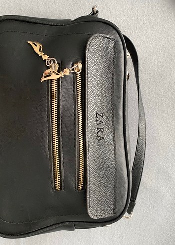 Zara Siyah Deri Fermuarlı Kadın Çantası