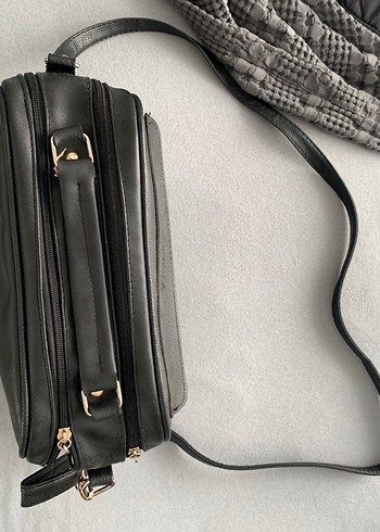 Zara Zara Siyah Deri Fermuarlı Kadın Çantası