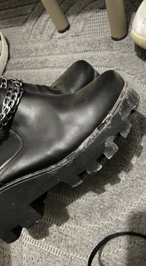 Tokalı Zincir Detaylı Siyah Deri Topuklu Bot - Görsel 5