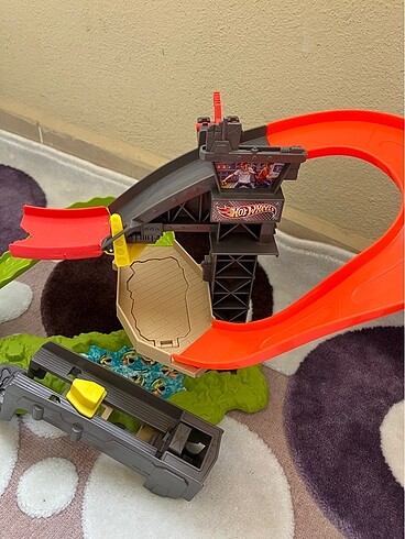 Diğer Hotwheels konuşan dinazor