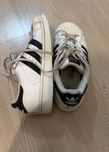 Adidas Beyaz Siyah Çizgili Bağcıklı Spor Ayakkabı - Görsel 6