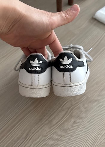 Adidas Beyaz Siyah Çizgili Bağcıklı Spor Ayakkabı - Görsel 2