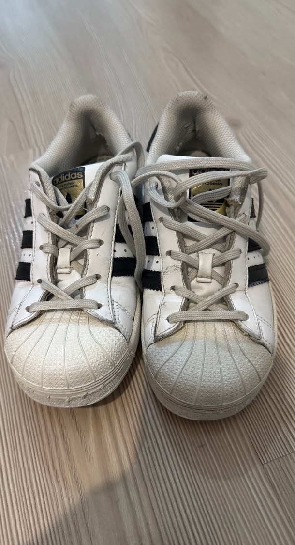 Adidas Beyaz Siyah Çizgili Bağcıklı Spor Ayakkabı - Görsel 4