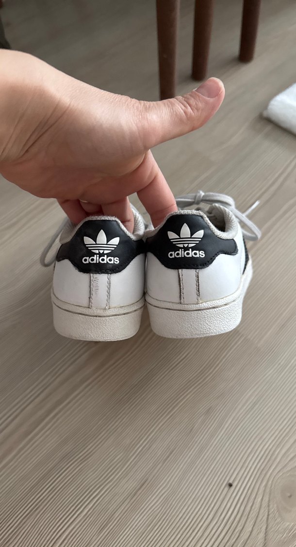 Adidas Beyaz Siyah Çizgili Bağcıklı Spor Ayakkabı - Görsel 2