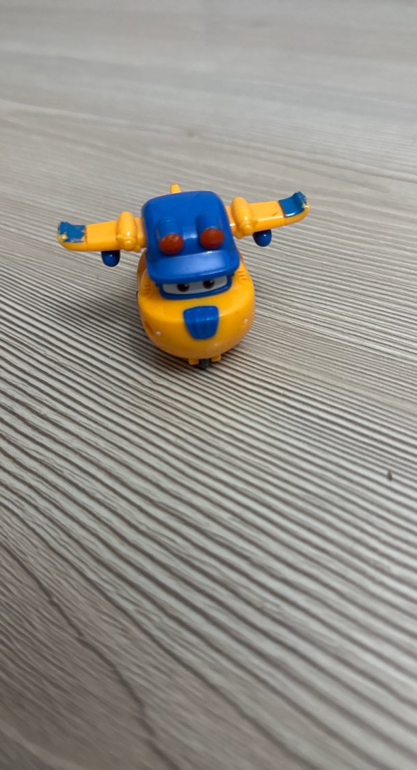 Sarı ve Mavi Renkli Oyuncak Figür - Görsel 2