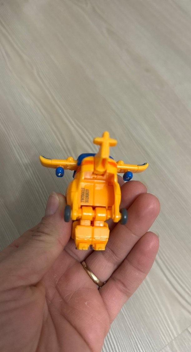 Sarı ve Mavi Renkli Oyuncak Figür - Görsel 3