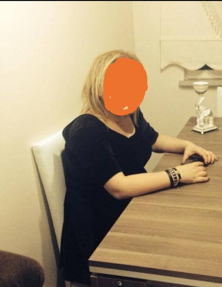 Drapeli Siyah Midi V Yaka Elbise - Görsel 2