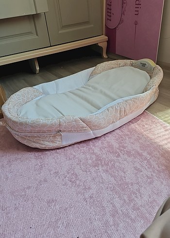 Beyaz Pastel Bebek Yatağı