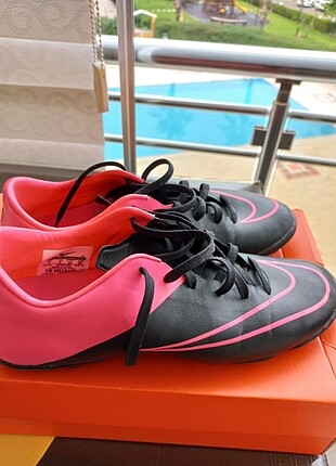 Nike halısaha orjinaldir 
