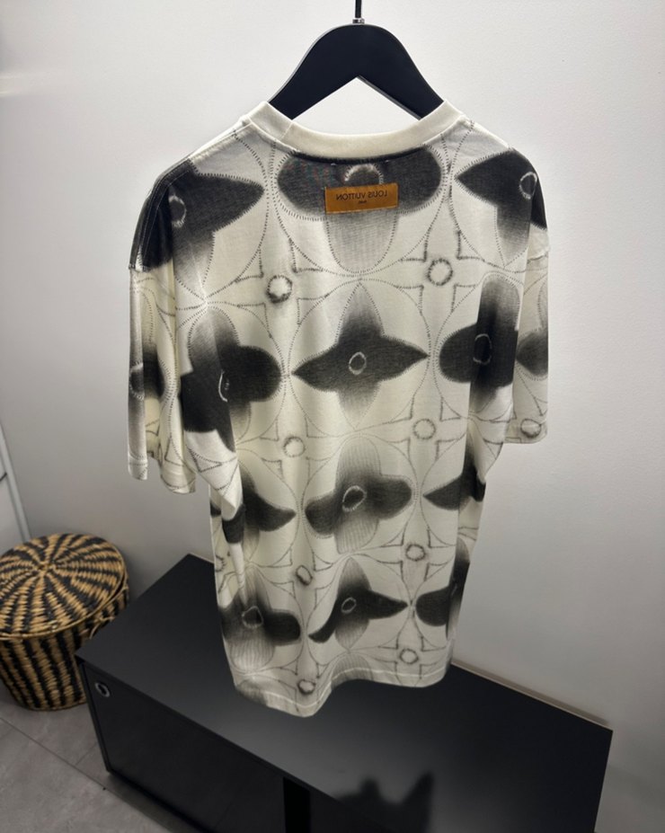 Louis Vuitton Erkek Tie-Dye Şeffaf Loose Fit Tişört - Görsel 4