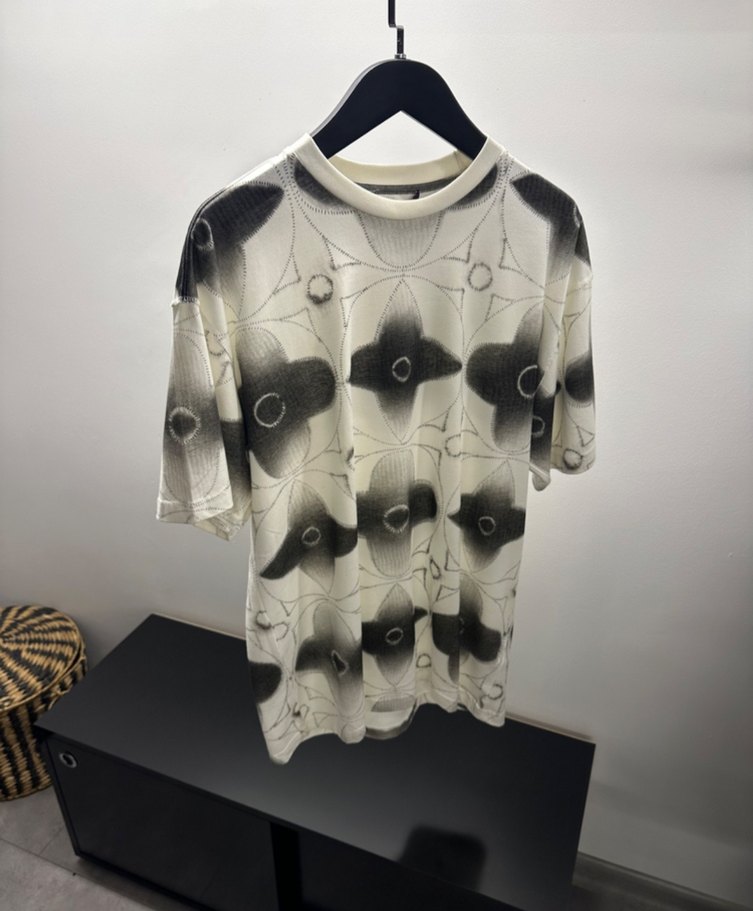 Louis Vuitton Erkek Tie-Dye Şeffaf Loose Fit Tişört - Görsel 5