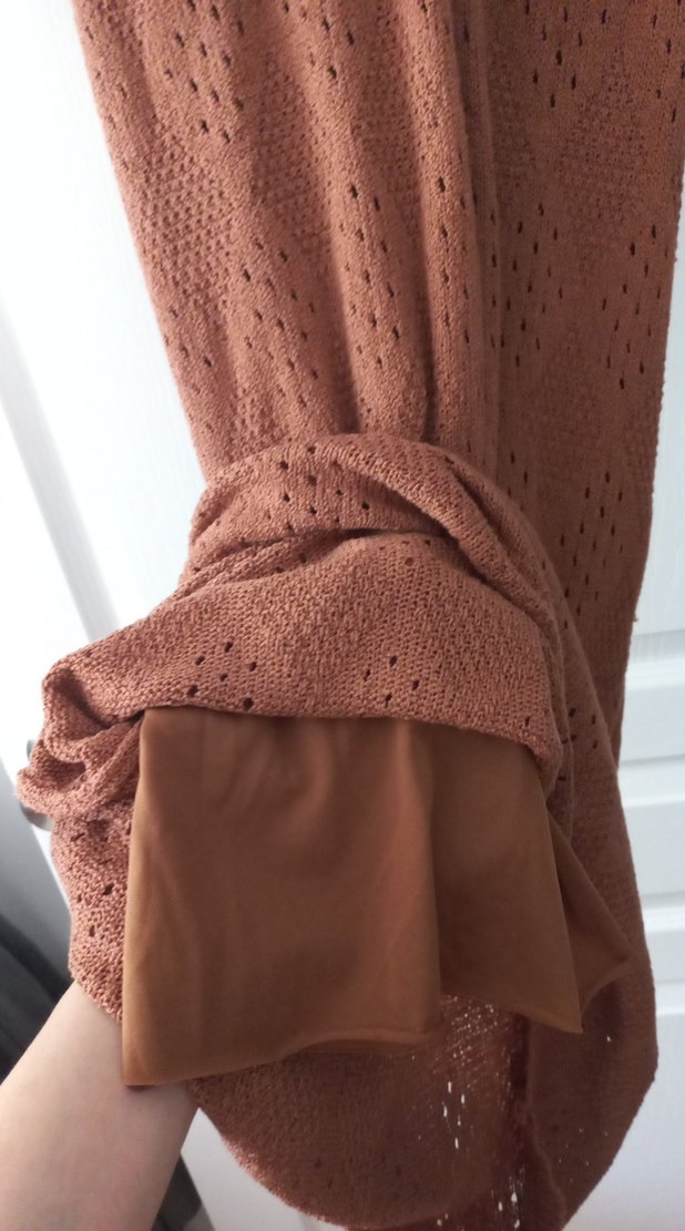 V Yaka Kahverengi Triko Uzun Elbise - Görsel 3