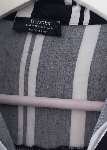 Düğmeli Siyah Beyaz Çizgili Uzun Elbise BERSHKA - Görsel 3