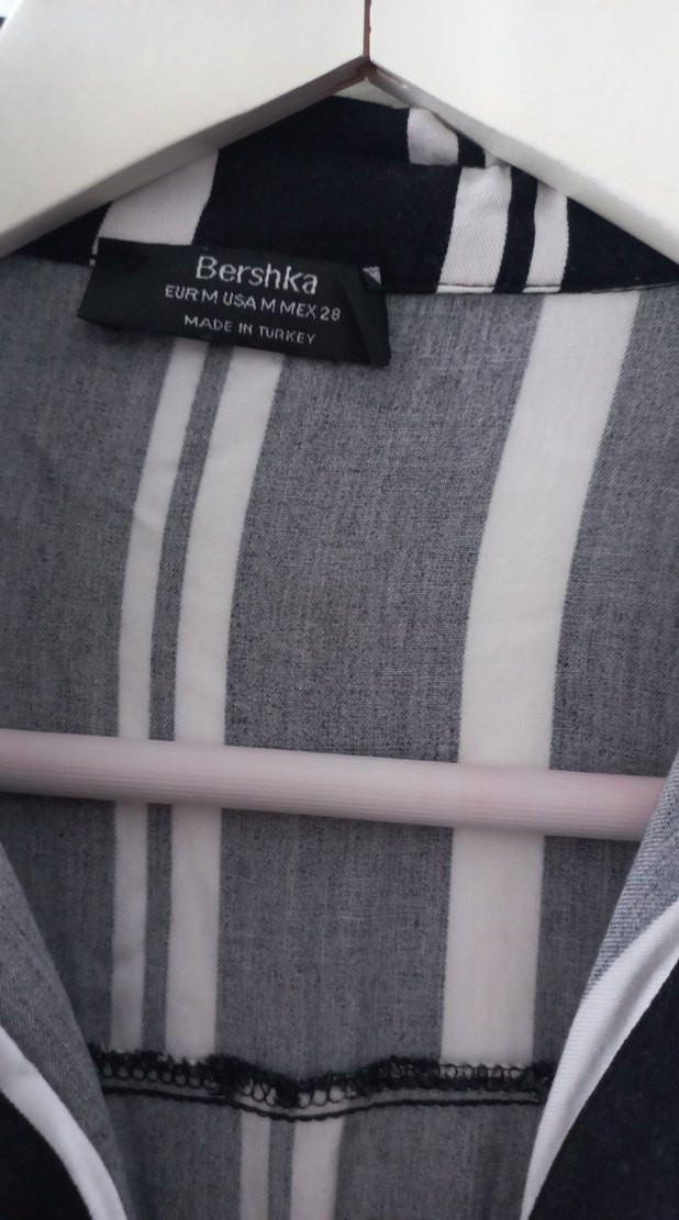 Düğmeli Siyah Beyaz Çizgili Uzun Elbise BERSHKA - Görsel 3
