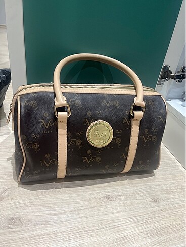 VERSACE