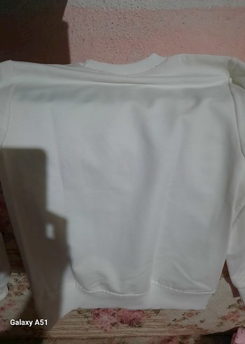 Beyaz Desenli Bebek Önlüğü - Görsel 3