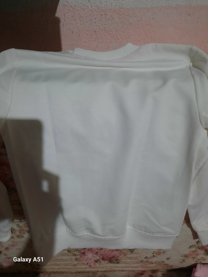 Beyaz Desenli Bebek Önlüğü - Görsel 3