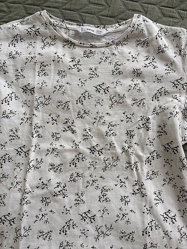 9 Yaş Beden Mango çiçekli tshirt