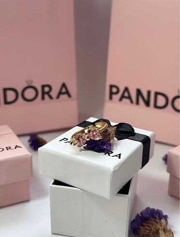 Pandora Pandora Parlayan Fiyonk Yüzük