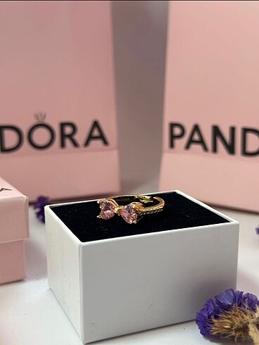 Pandora Parlayan Fiyonk Yüzük
