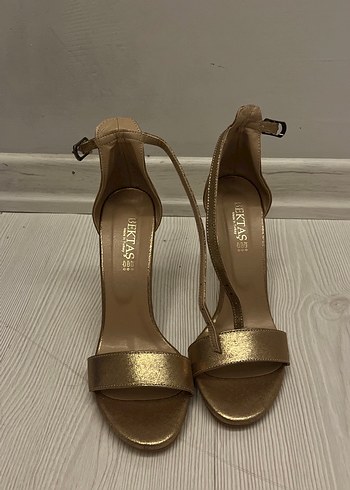 Kadın Altın Renkli Stiletto Topuklu Ayakkabı