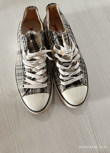 Jump Converse 