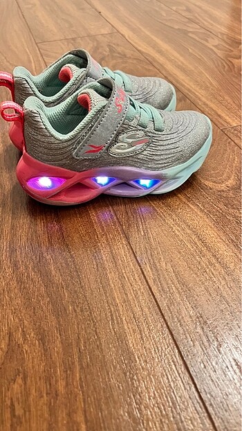 23 Beden çeşitli Renk Skechers ayakkabı