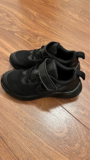 28 Beden siyah Renk Nike ayakkabı