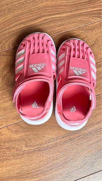 26 Beden Adidas sandalet