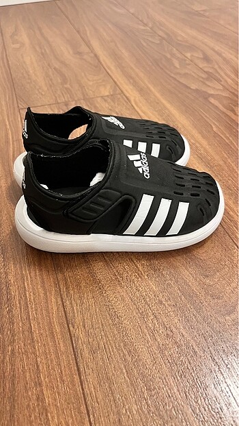 26 Beden siyah Renk Adidas sandalet