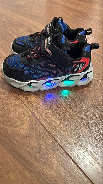 24 Beden Skechers ayakkabı