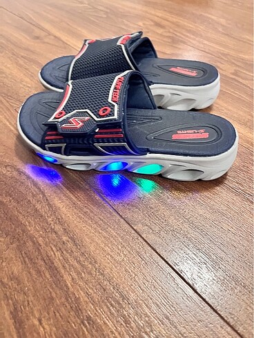 30 Beden çeşitli Renk Orijinal Skechers terlik