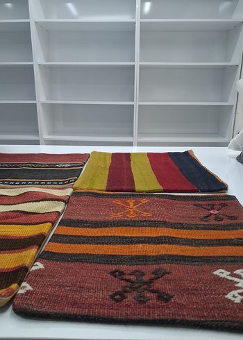 Koyu Renkli Desenli Geleneksel Halı. Yastık. Kılıfı. 3.  Adet - Görsel 3