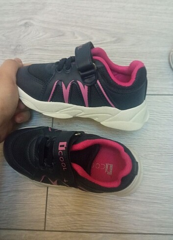 Adidas Kız çocuk siyah ayakkabı 