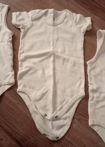 9 Ay Beden Beyaz Bebek Askılı Pamuklu Body