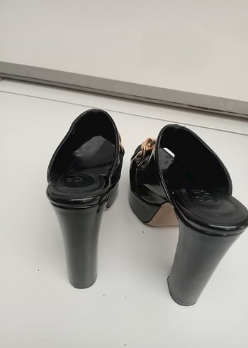 Siyah Parlak Platform Topuklu Kadın Terlik - Görsel 4