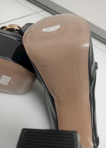 Siyah Parlak Platform Topuklu Kadın Terlik - Görsel 8