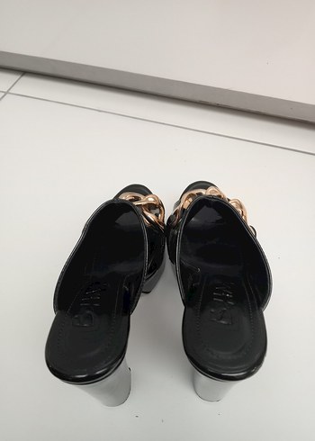 Siyah Parlak Platform Topuklu Kadın Terlik - Görsel 5