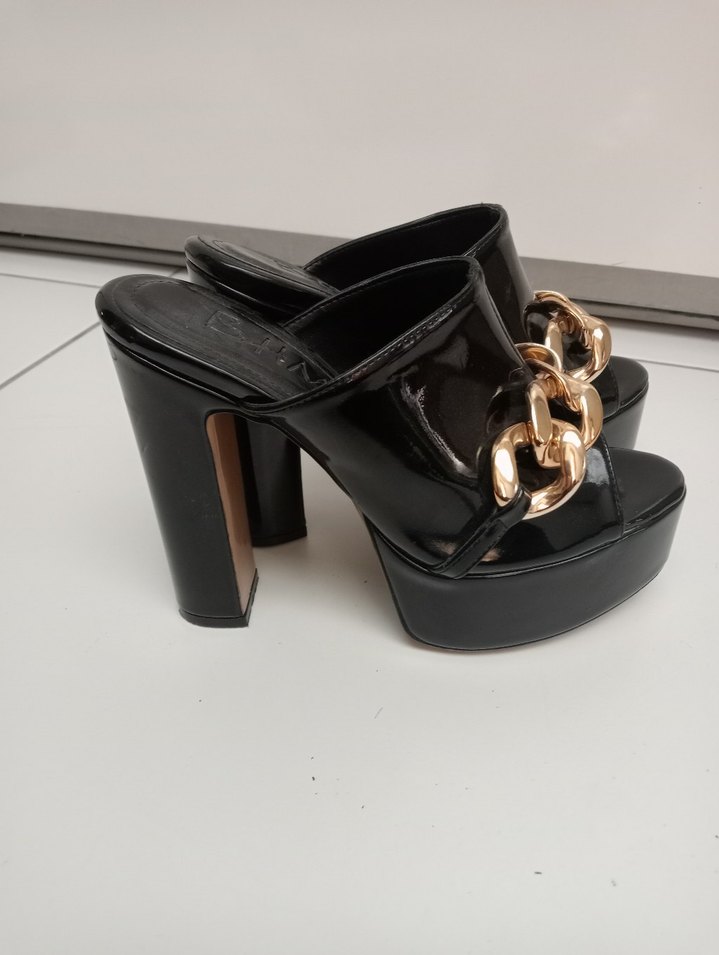 Siyah Parlak Platform Topuklu Kadın Terlik - Görsel 3