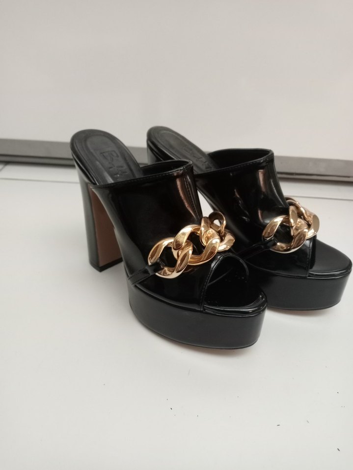 Siyah Parlak Platform Topuklu Kadın Terlik - Görsel 2