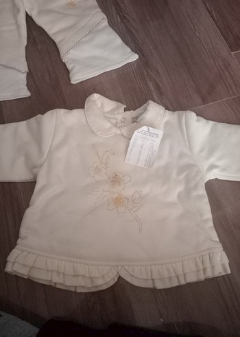 1 Yaş Beden Beyaz Nakışlı Bebek Kız Takımı