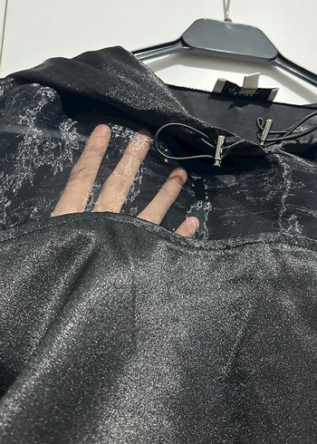 Siyah Kapüşonlu tül saten bluz - Görsel 3