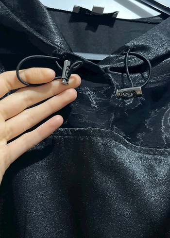 Siyah Kapüşonlu tül saten bluz - Görsel 5