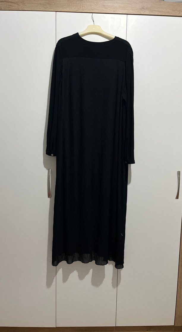 Uzun Siyah  Pliseli Elbise - Görsel 4