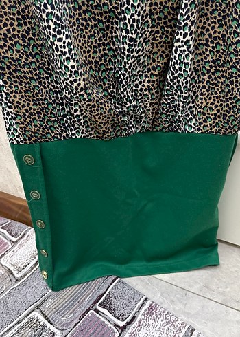 Düğmeli Leopar Desenli Yeşil Kadın Elbise - Görsel 3
