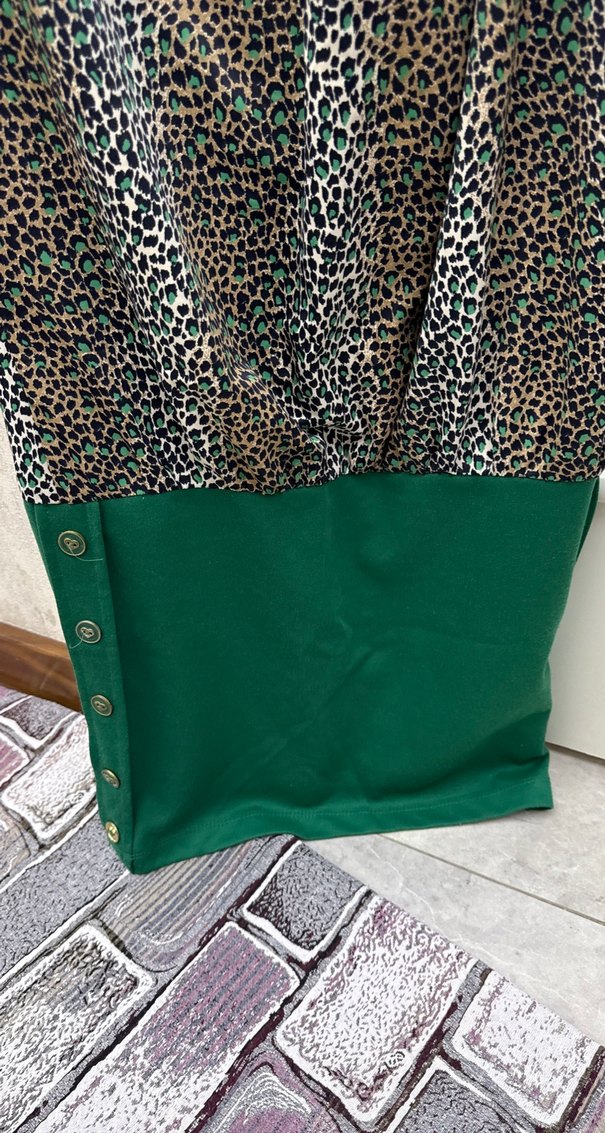 Düğmeli Leopar Desenli Yeşil Kadın Elbise - Görsel 3