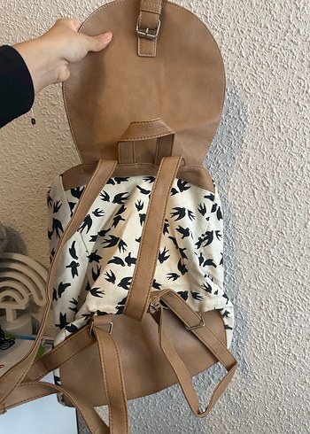 Pull and Bear Deri Kapaklı Baskılı Kadın Sırt Çantası